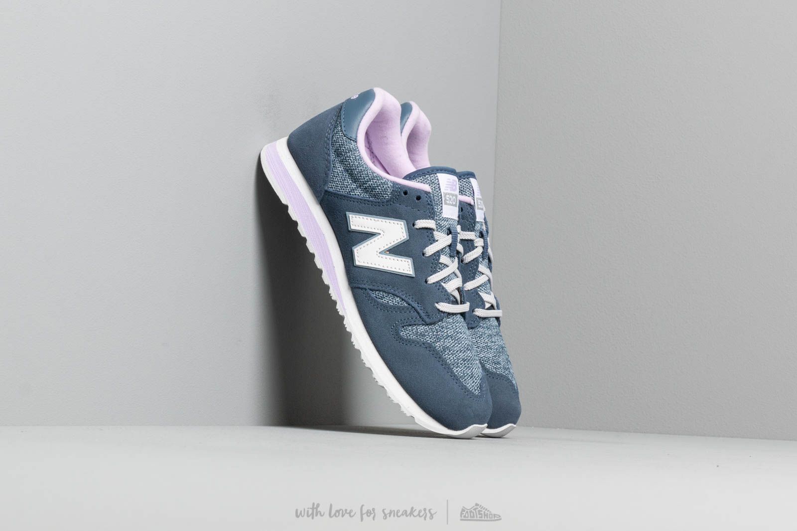Дамски кецове и обувки New Balance 520 Blue/ Pink