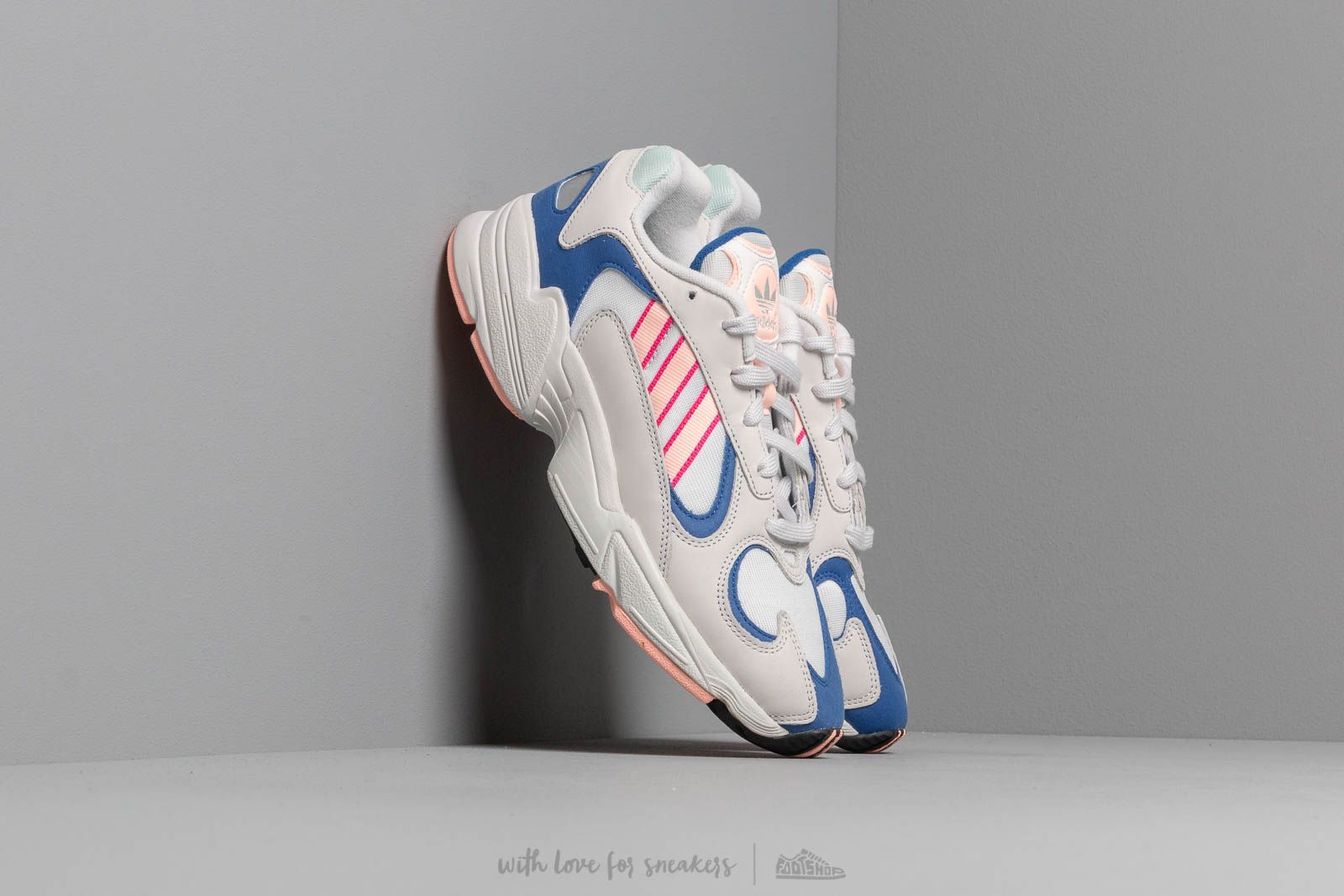 Herren Sneaker und Schuhe adidas Yung-1 Crystal White/ Clear Orange/ Clear Royal