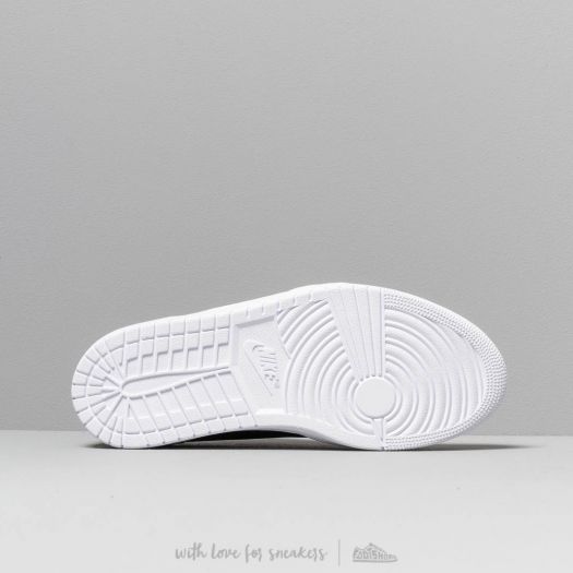 patent leather jordan 1 crease