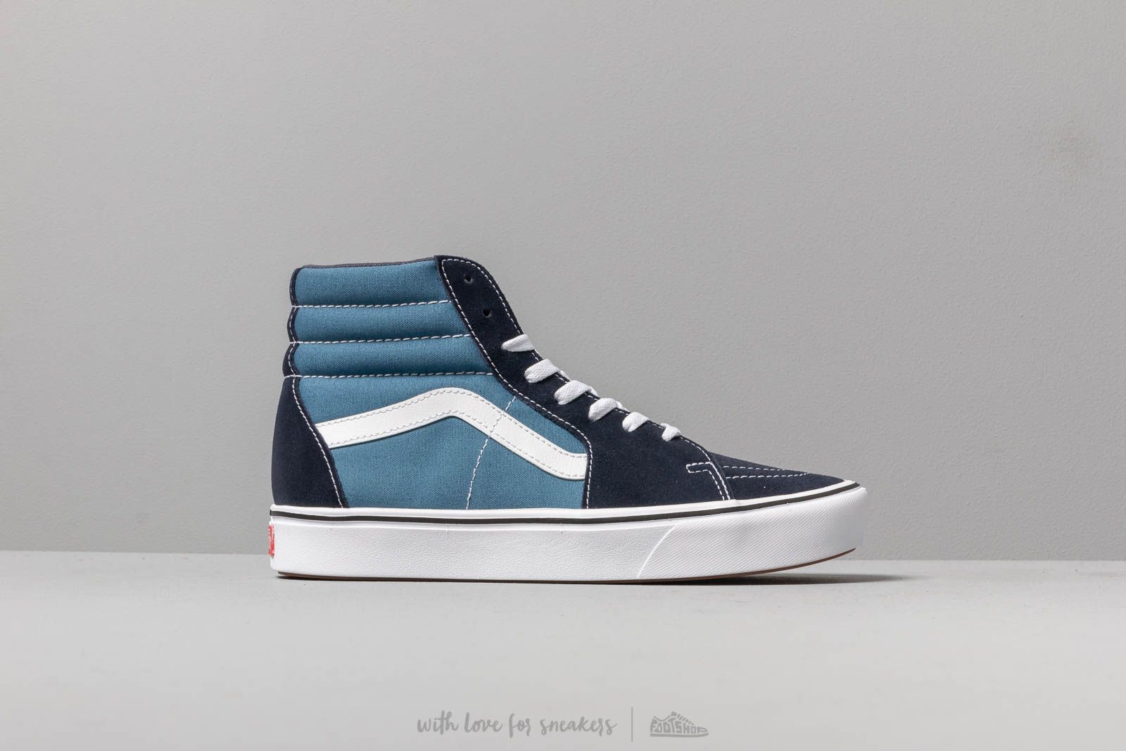 Vans comfycush navy deals