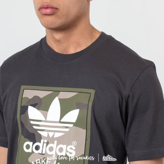 Adidas camo label tee online