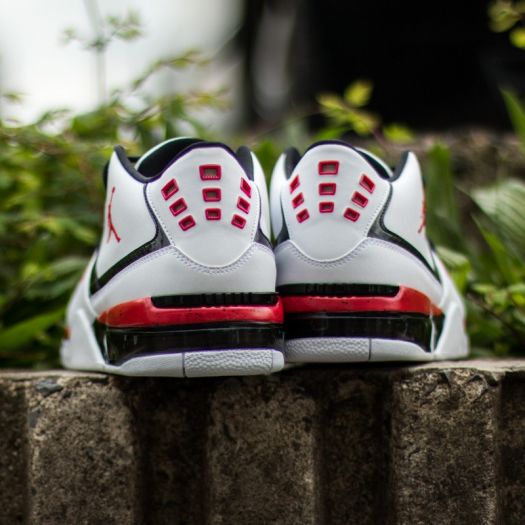 Black and red jordan flights discount