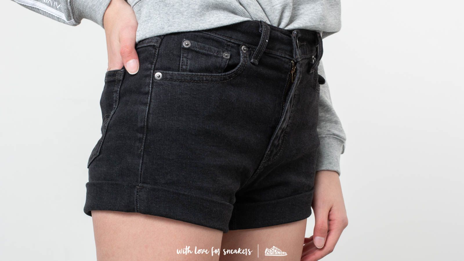 Pantalones cortos Levi's® Mom Shorts Black