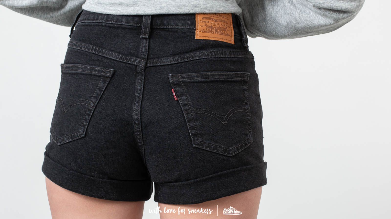 Pantalones cortos Levi's® Mom Shorts Black