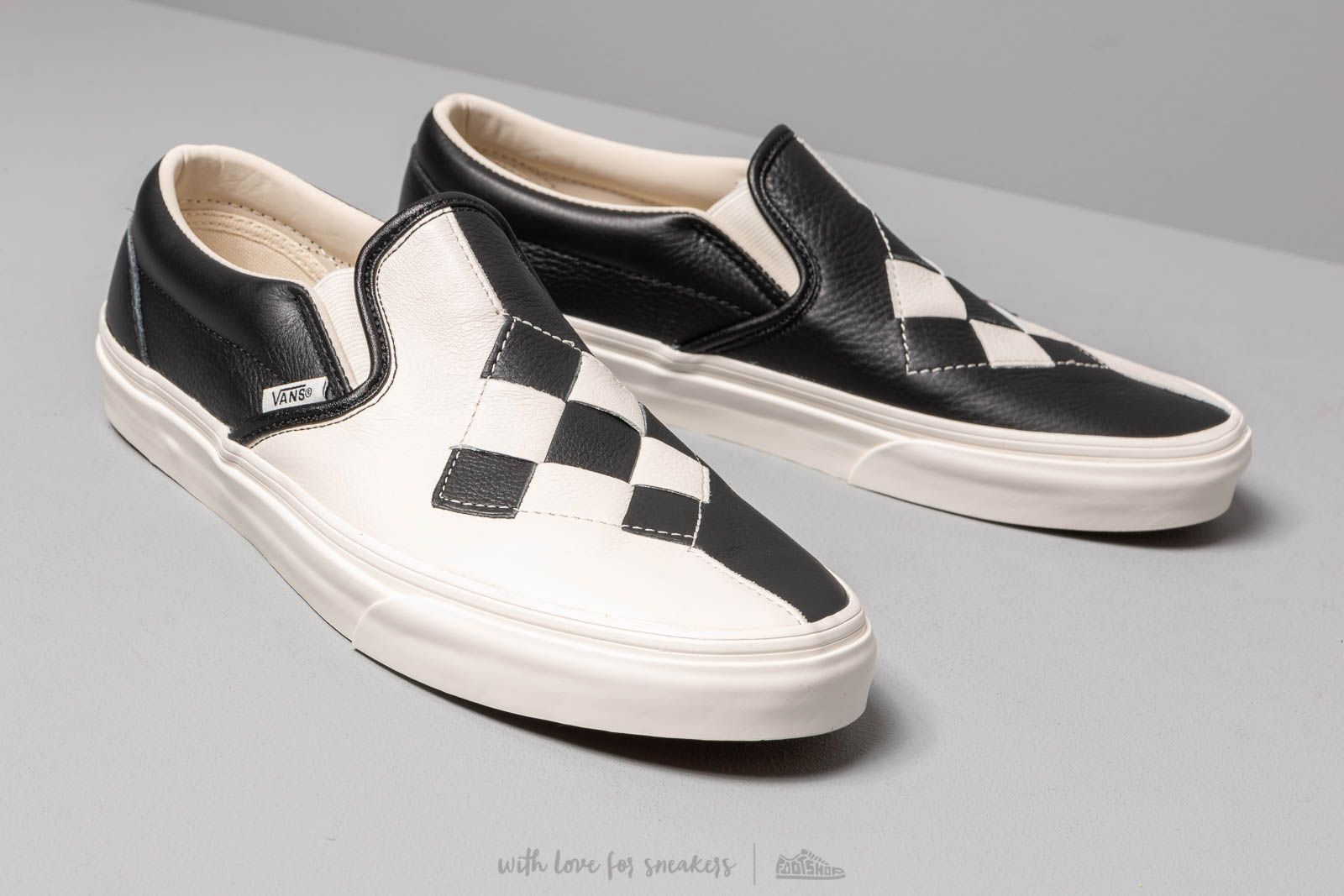 Men s shoes Vans Classic Slip On Woven Leather Checkerboard Footshop