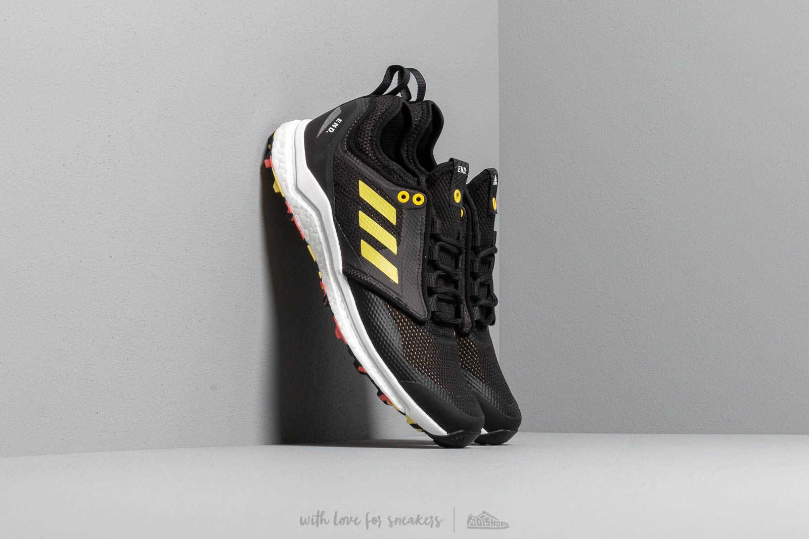 Herren Sneaker und Schuhe adidas Consortium x END. Terrex Agravic XT Black/ Red