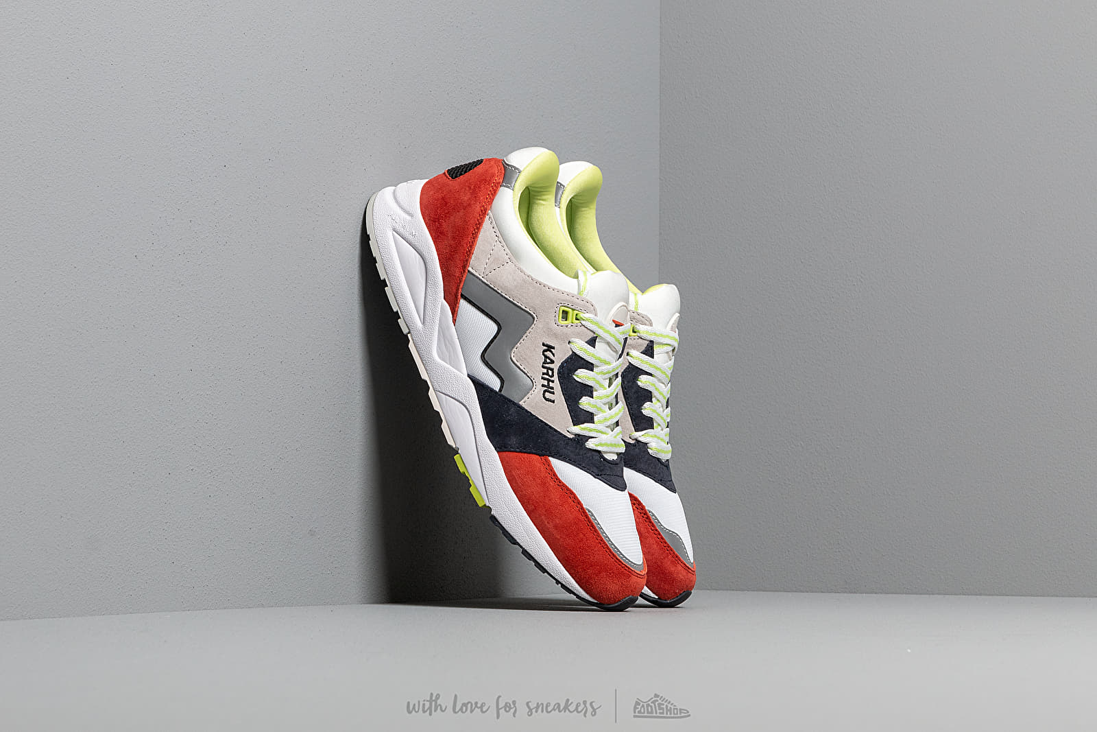 Karhu aria lunar rock top