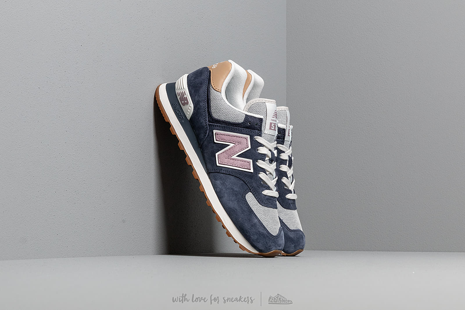 New balance 574 navy top with cashmere