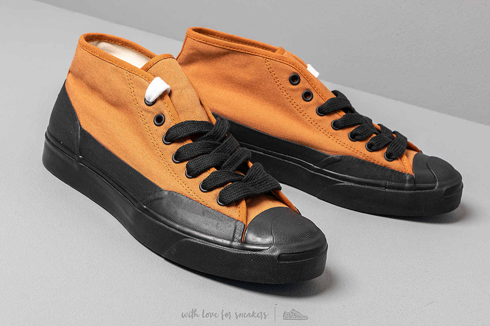 Converse chukka top