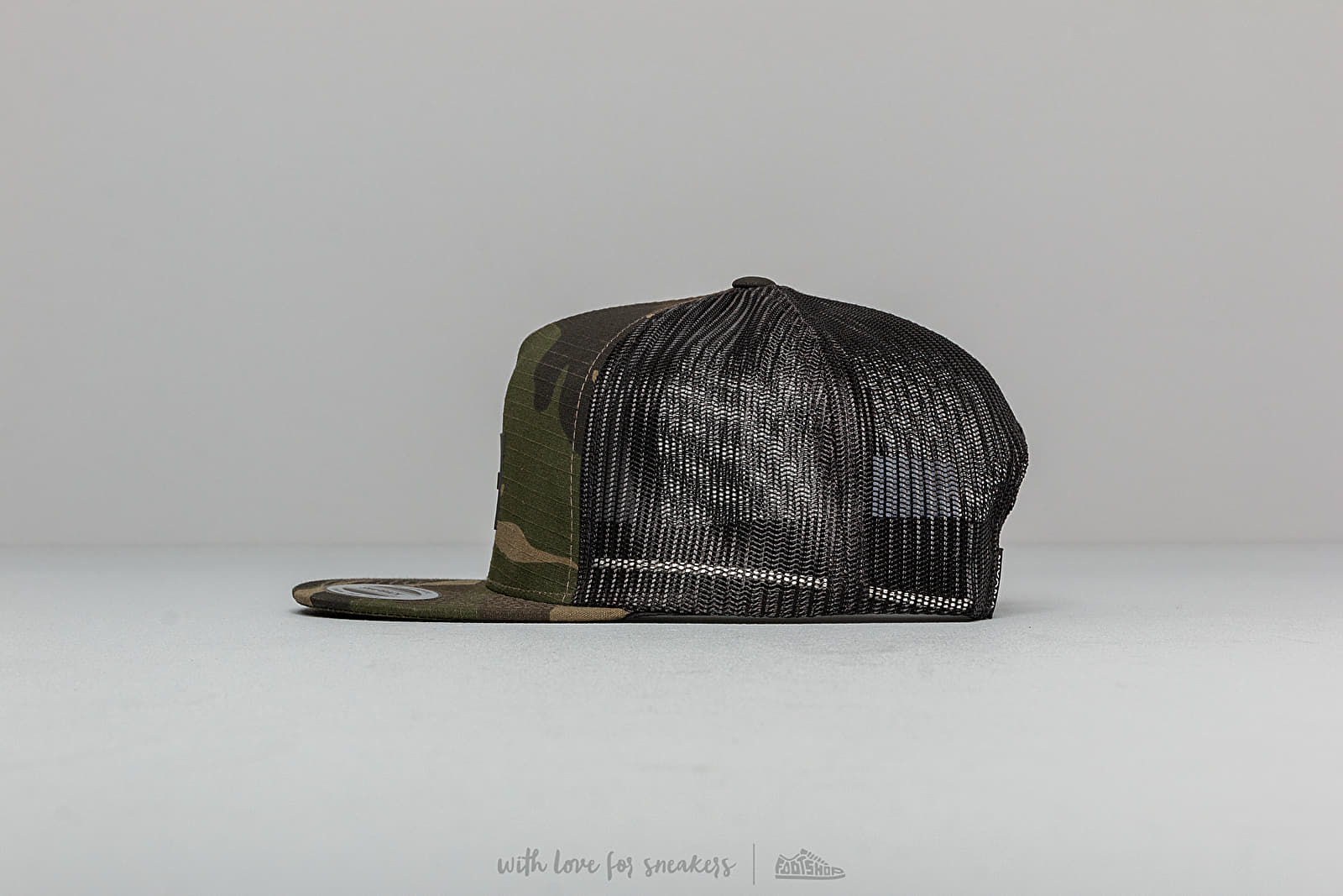 Czapki z daszkiem Nixon Team Trucker Cap Woodland Camo