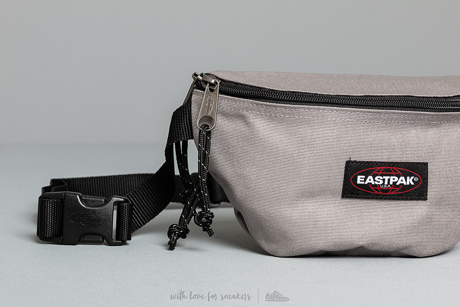 Övtáskák EASTPAK Springer Waist Bag Concrete Grey