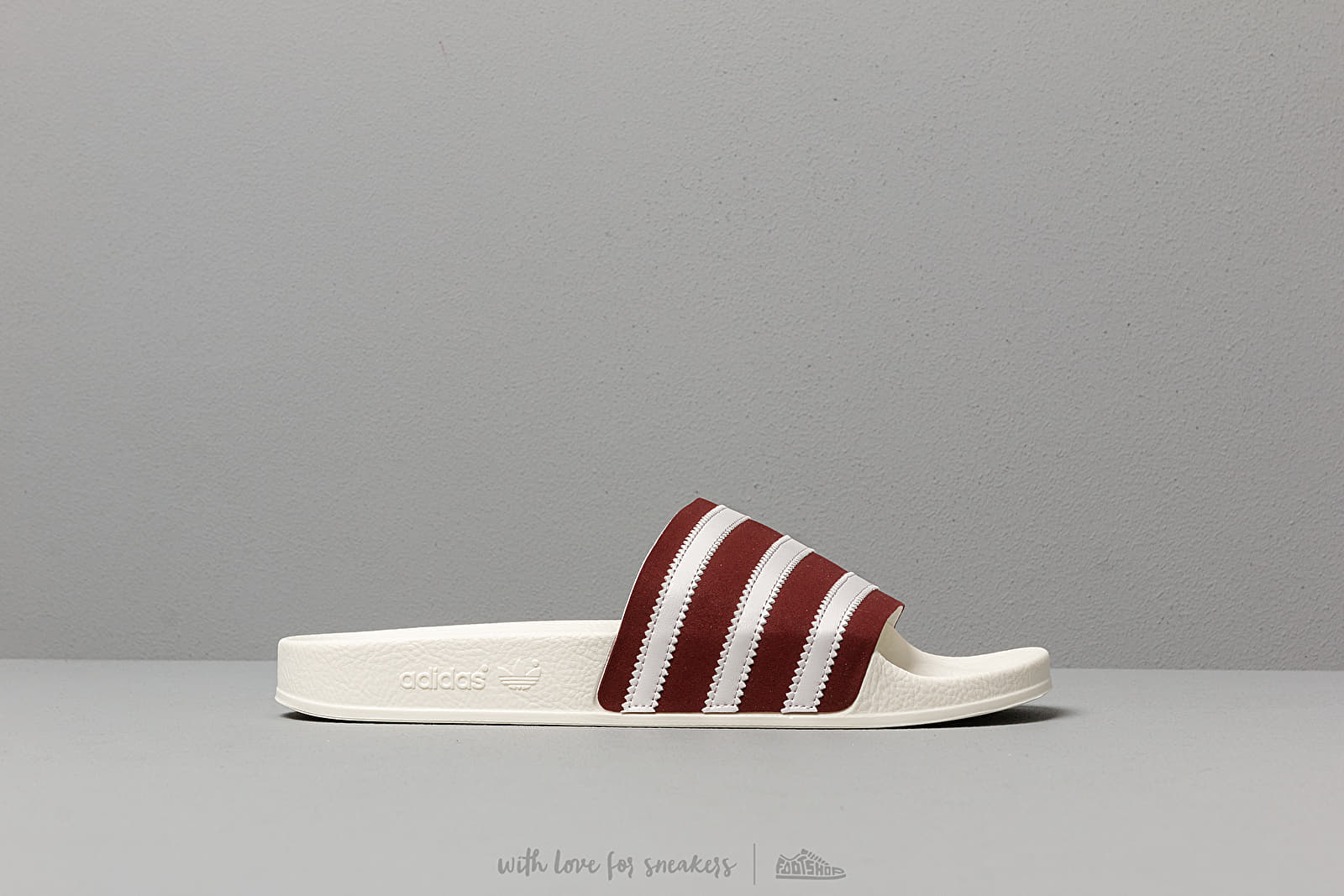 Herren Sneaker und Schuhe adidas Adilette Core Burgundy/ Ftw White/ Off White