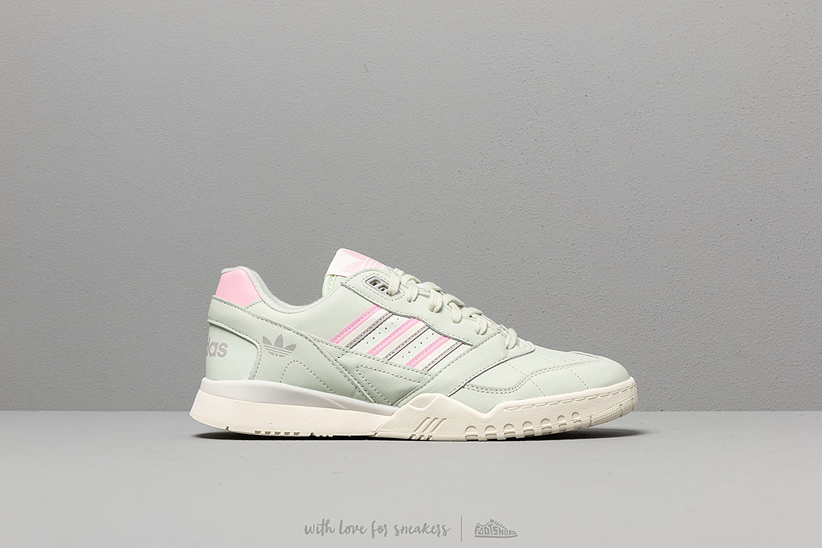 Scarpe uomo adidas A.R. Trainer Linen Green/ True Pink/ Off White