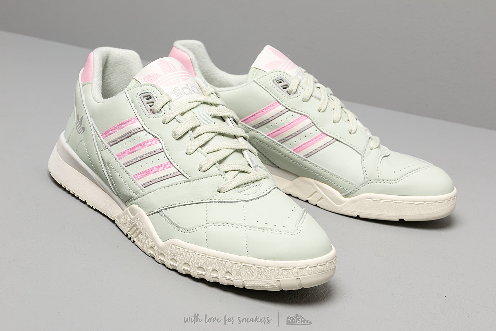 Adidas originals - sneaker hot sale 'a.r. trainer' in rosa