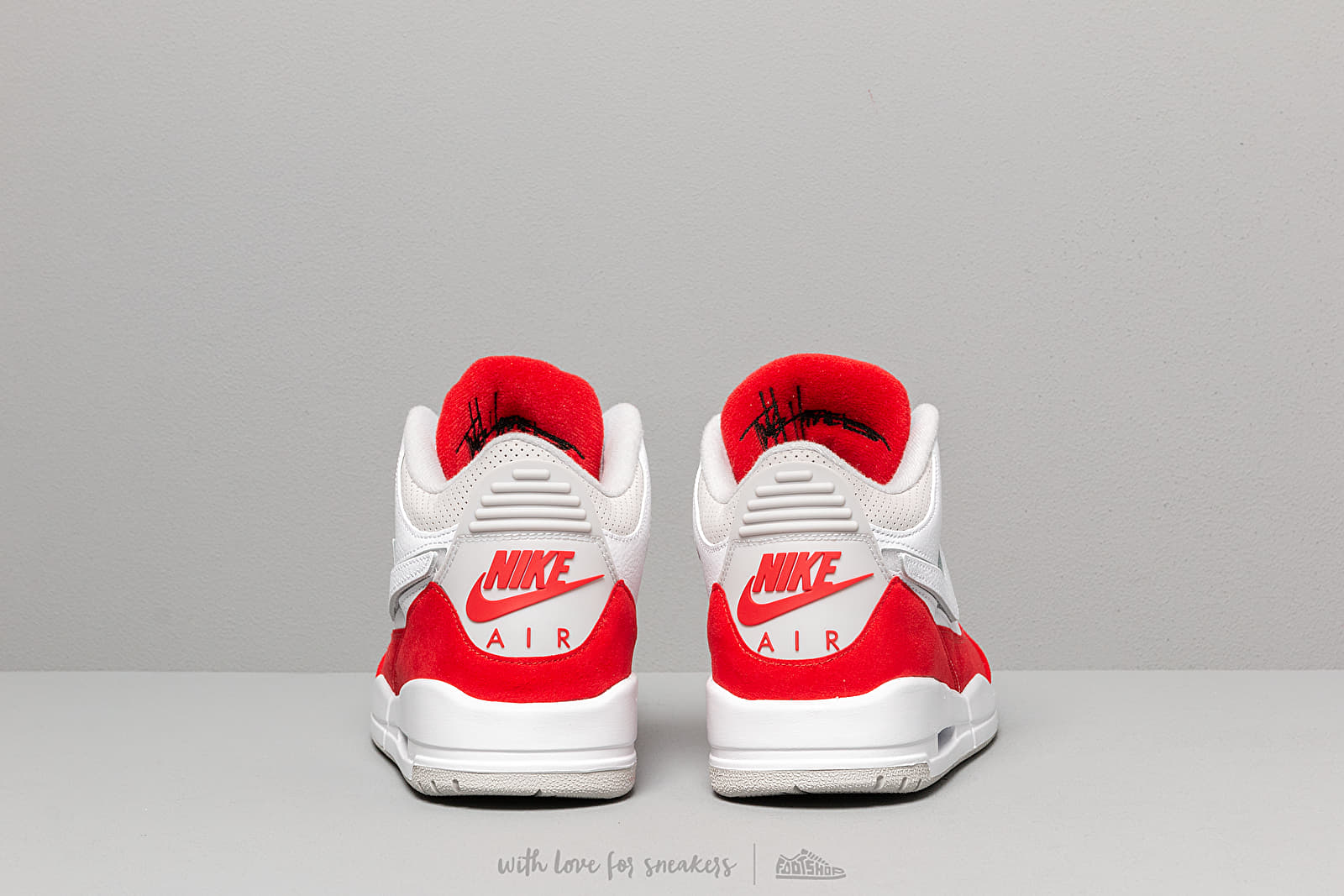 Jordan 3 retro tinker white university red hotsell