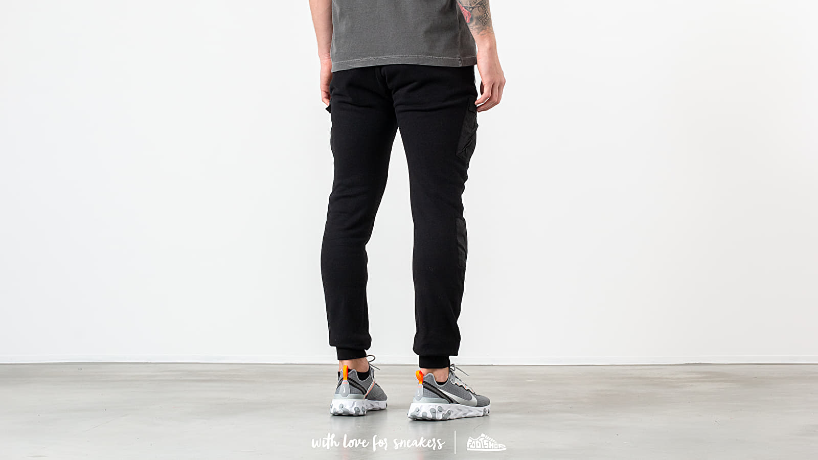 Pantalon survêtement John Elliott Cargo Sweatpants Black | Footshop