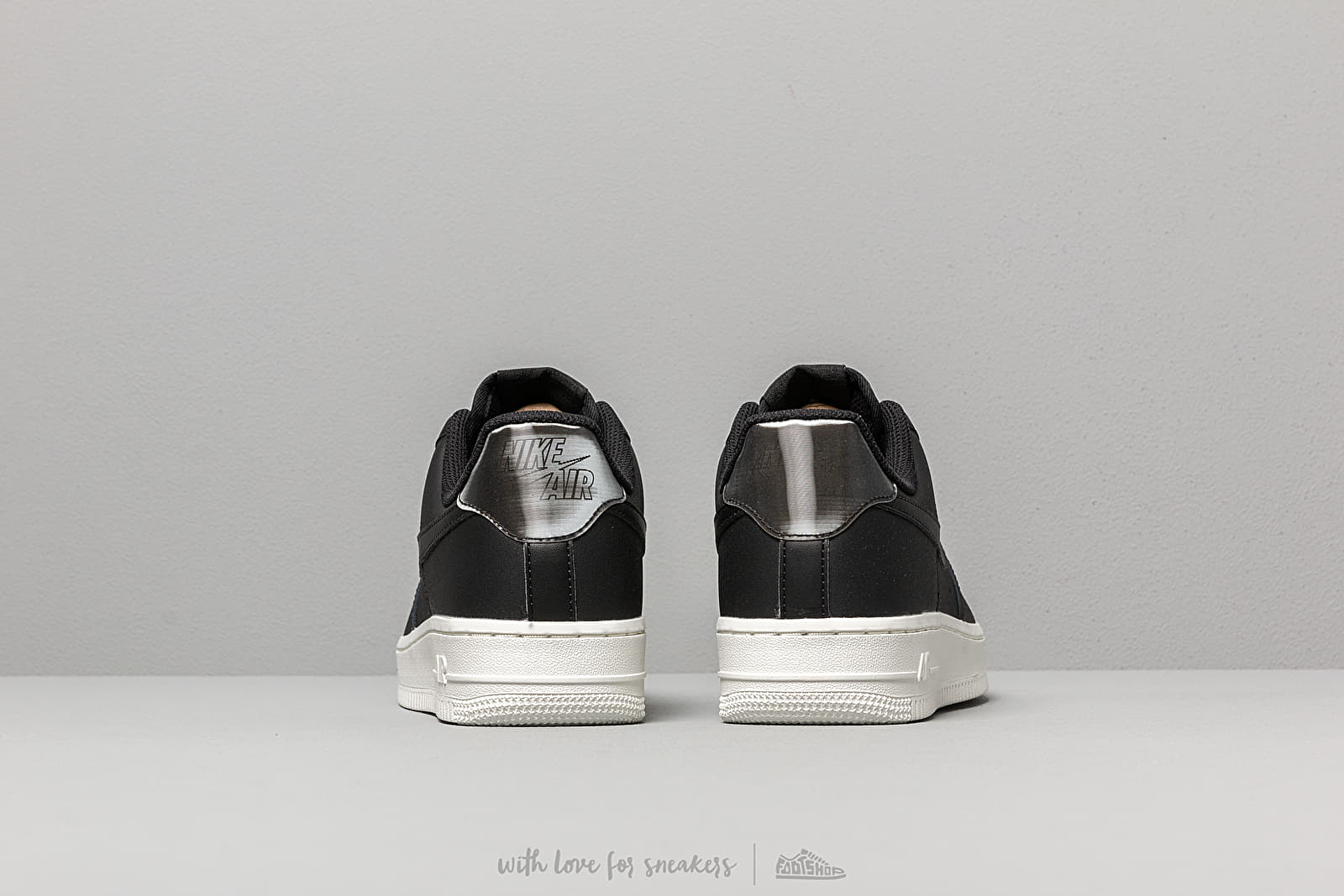 Ženski čevlji Nike Wmns Air Force 1 '07 Essential Black/ Black-Summit White