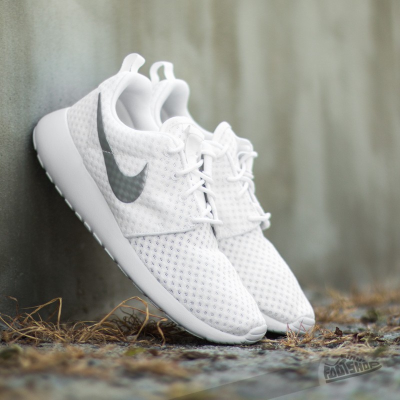 Women s shoes Wmns Nike Roshe One BR White Metallic Platinum Footshop
