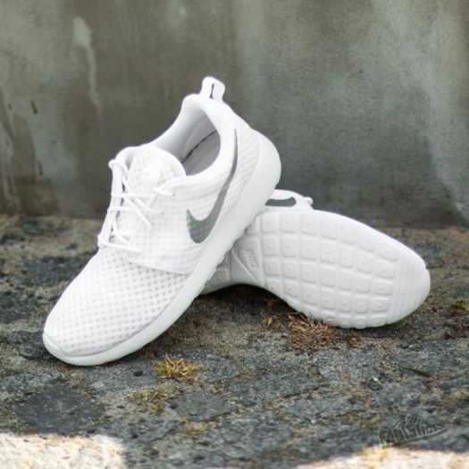 Women s shoes Wmns Nike Roshe One BR White Metallic Platinum Footshop