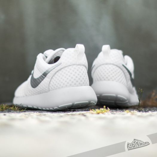 Roshe one - women's white/metallic on sale platinum