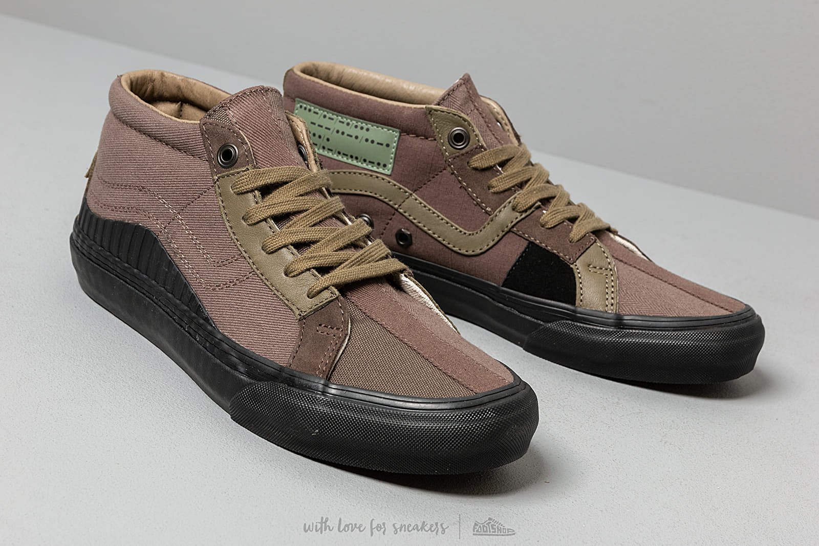 Vans vault x taka hayashi 138 mid lx deals