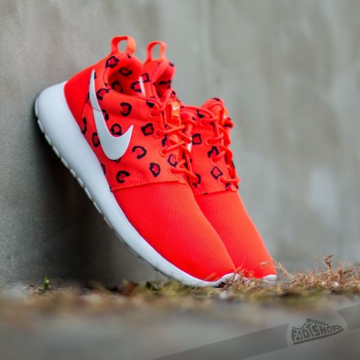 Women s shoes Wmns Nike Roshe One Print Bright Crimson Hot Lava Footshop
