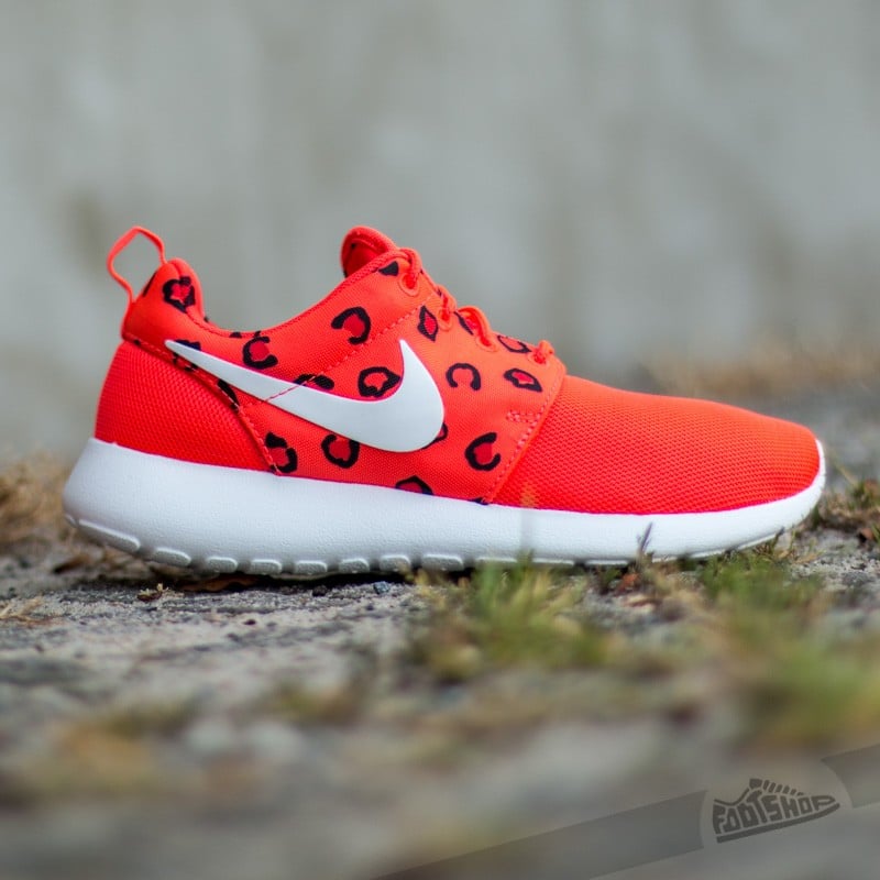 Moteriška avalynė Wmns Nike Roshe One Print Bright Crimson Hot Lava