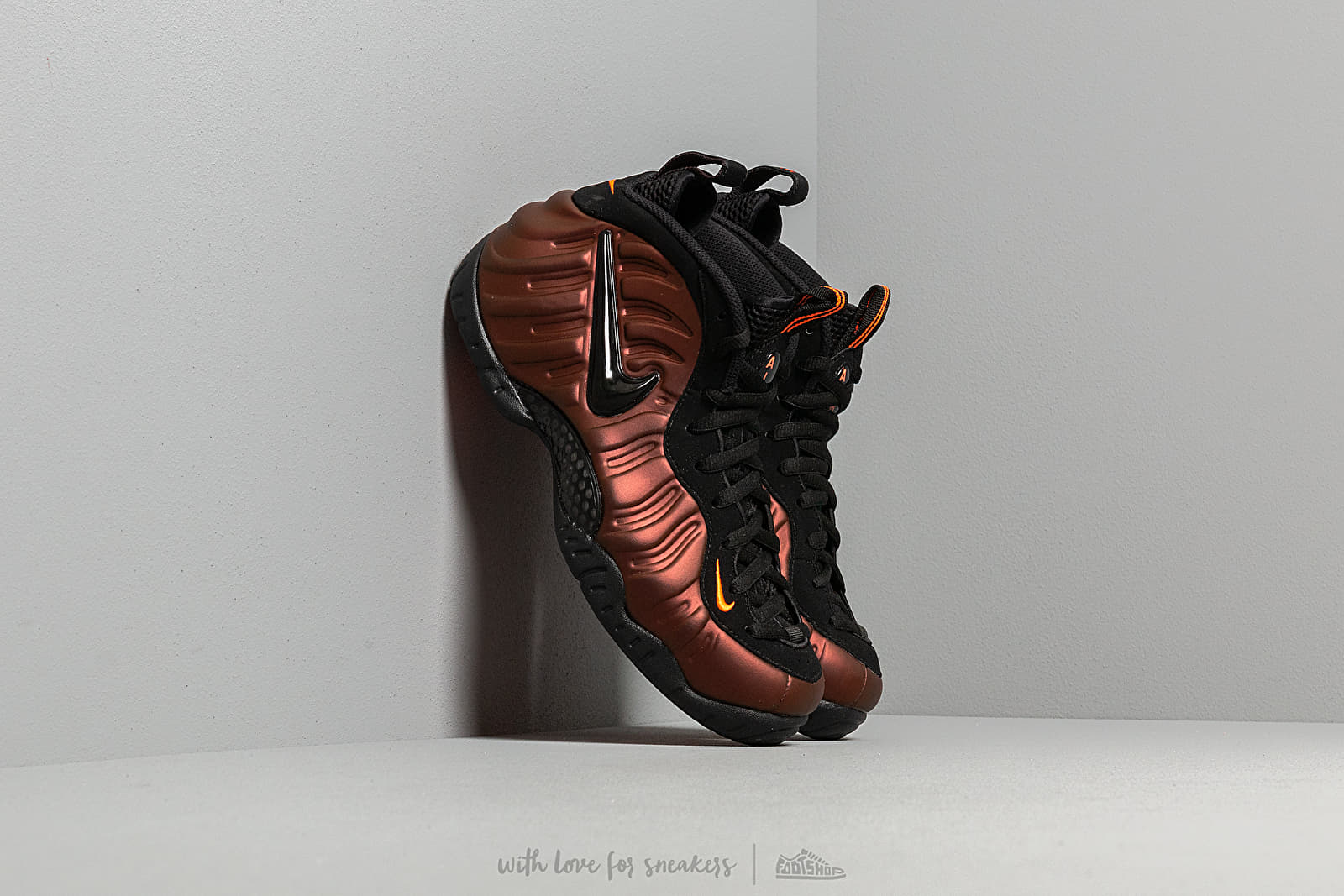 Chaussures et baskets homme Nike Air Foamposite Pro Hyper Crimson/ Black