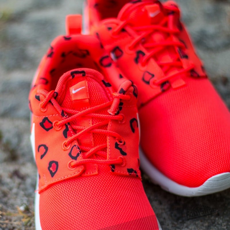 Moteriška avalynė Wmns Nike Roshe One Print Bright Crimson Hot Lava