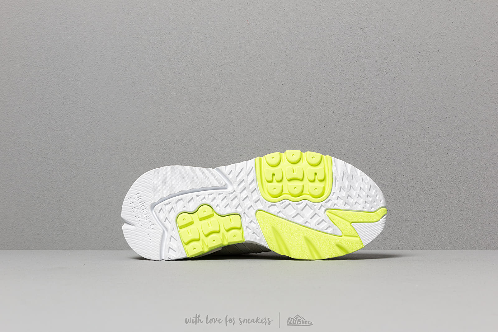 Adidas nite jogger off white yellow hotsell