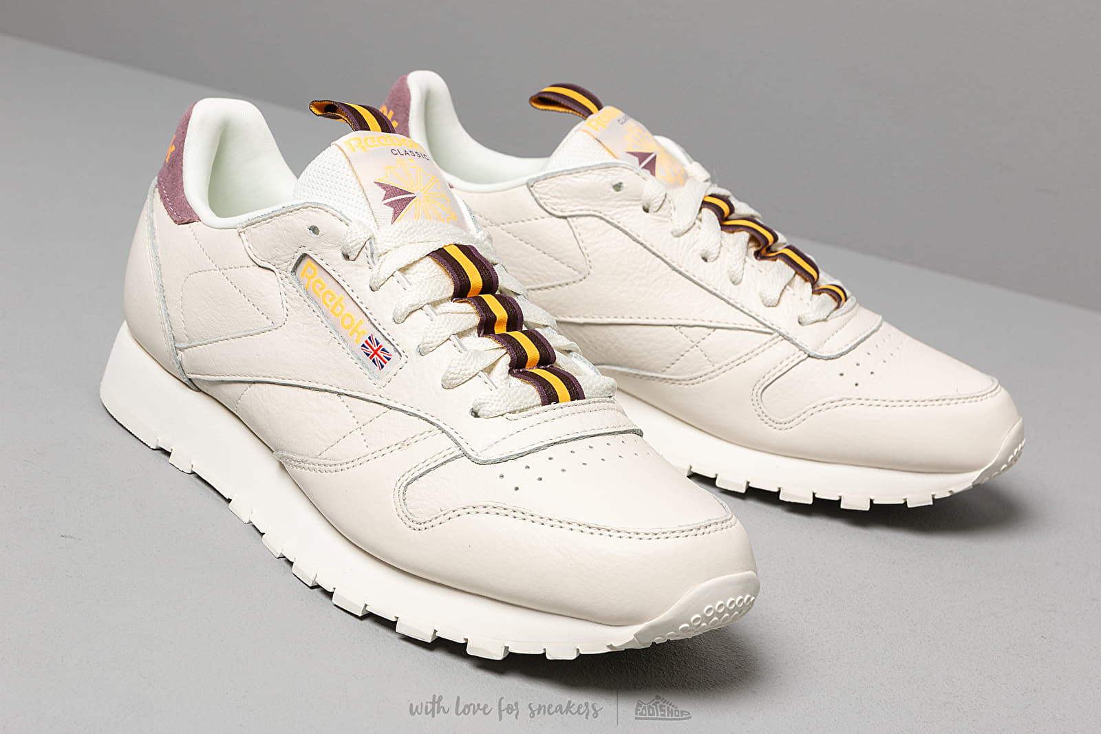 Men s shoes Reebok Classic Leather MU Chalk Orchid Gold Earth