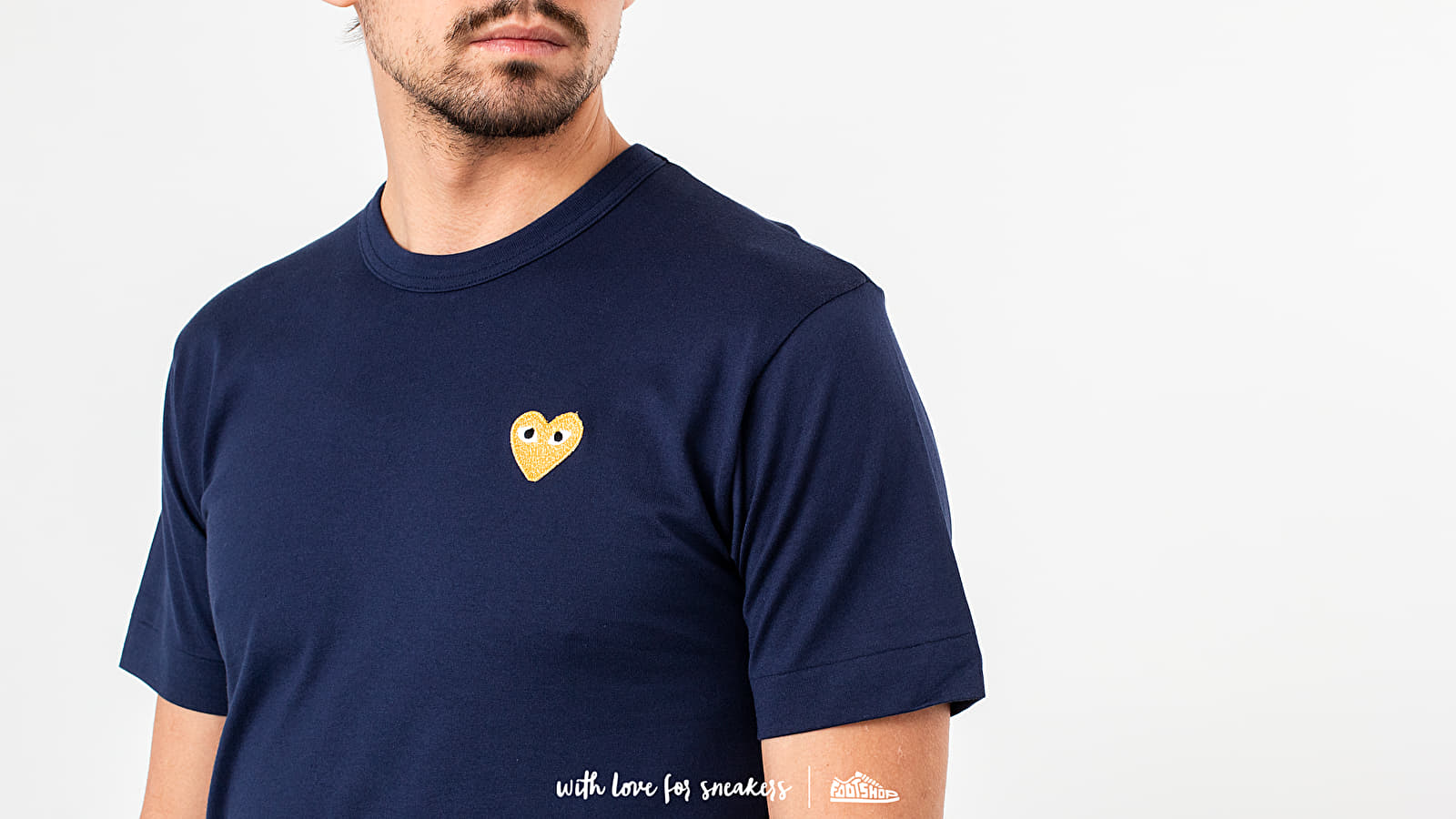 Play comme des garçons gold heart t-shirt (navy) 2025