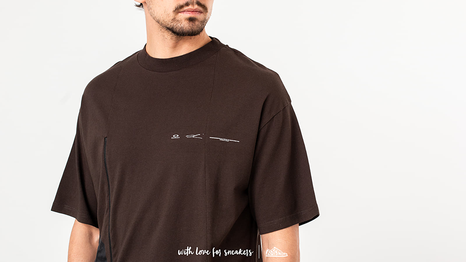 T-shirts Oakley by Samuel Ross Zip Paneled Tee Brown
