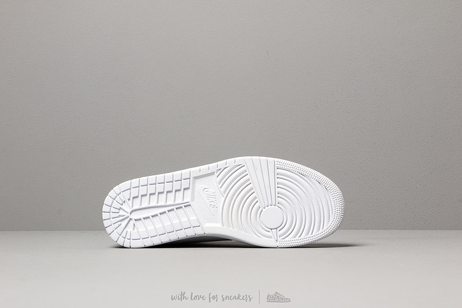 Men s shoes Jordan Executive White Wolf Grey White Footshop