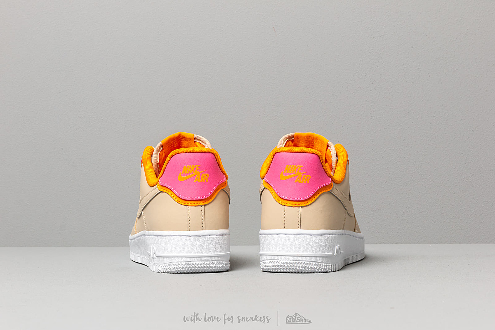 Női cipők Nike Wmns Air Force 1 '07 Se Desert Ore/ Desert Ore-Laser Fuchsia