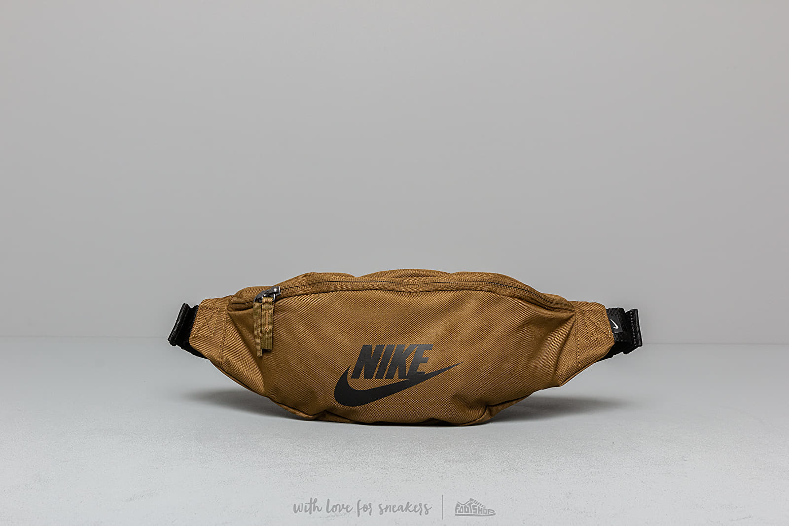 Hip nahrbtniki Nike SB Heritage Hip Pack Olive