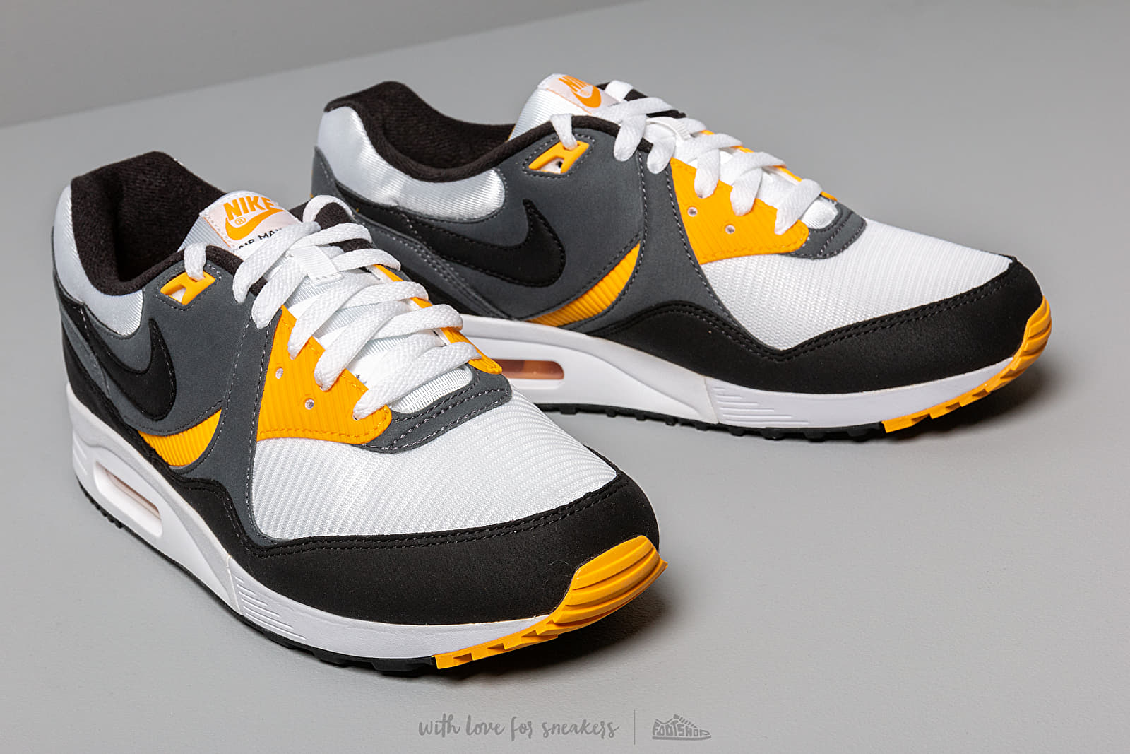 nike air max light yellow