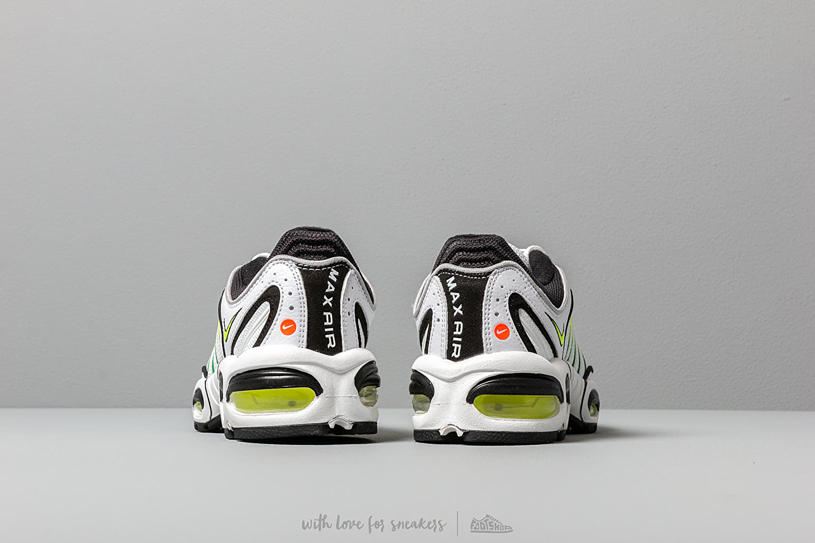 Herren Sneaker und Schuhe Nike Air Max Tailwind IV White/ Volt-Black-Aloe Verde