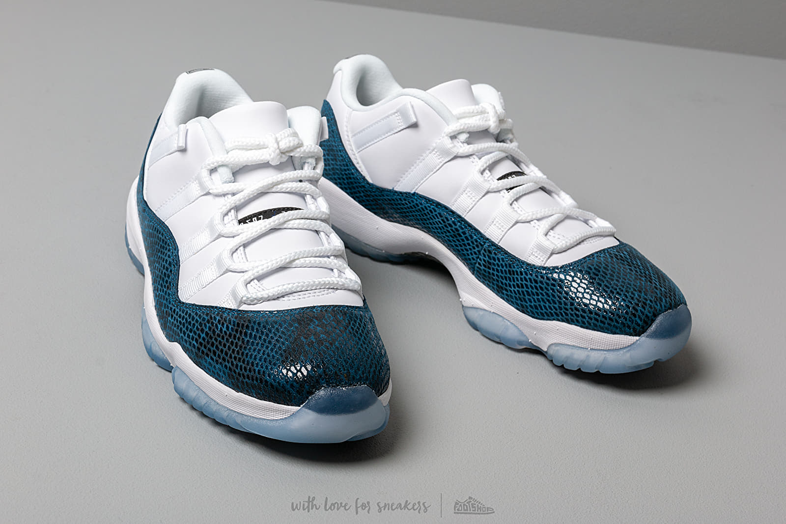 Jordan deals 11 le