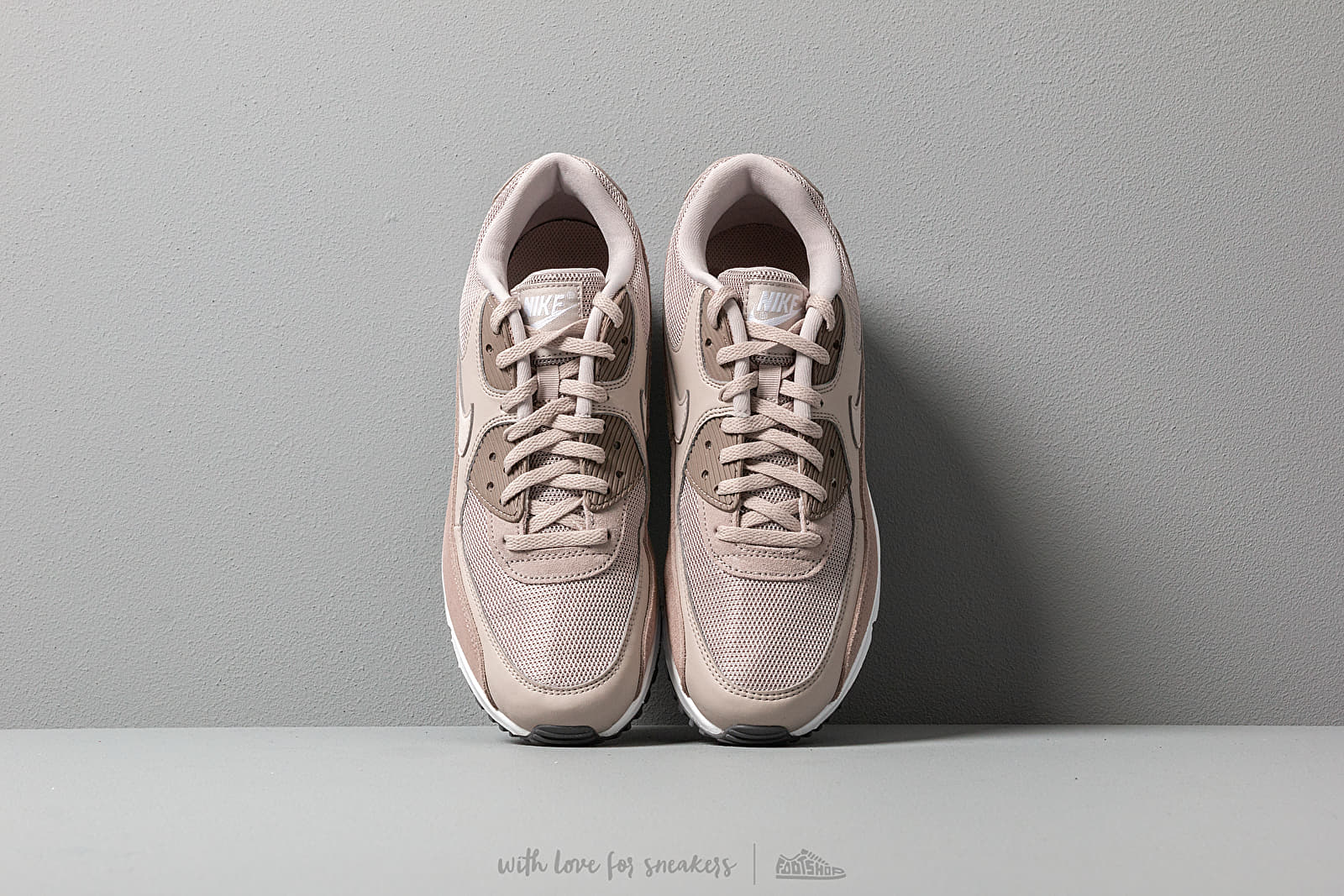 Nike air max 90 moon particle on sale