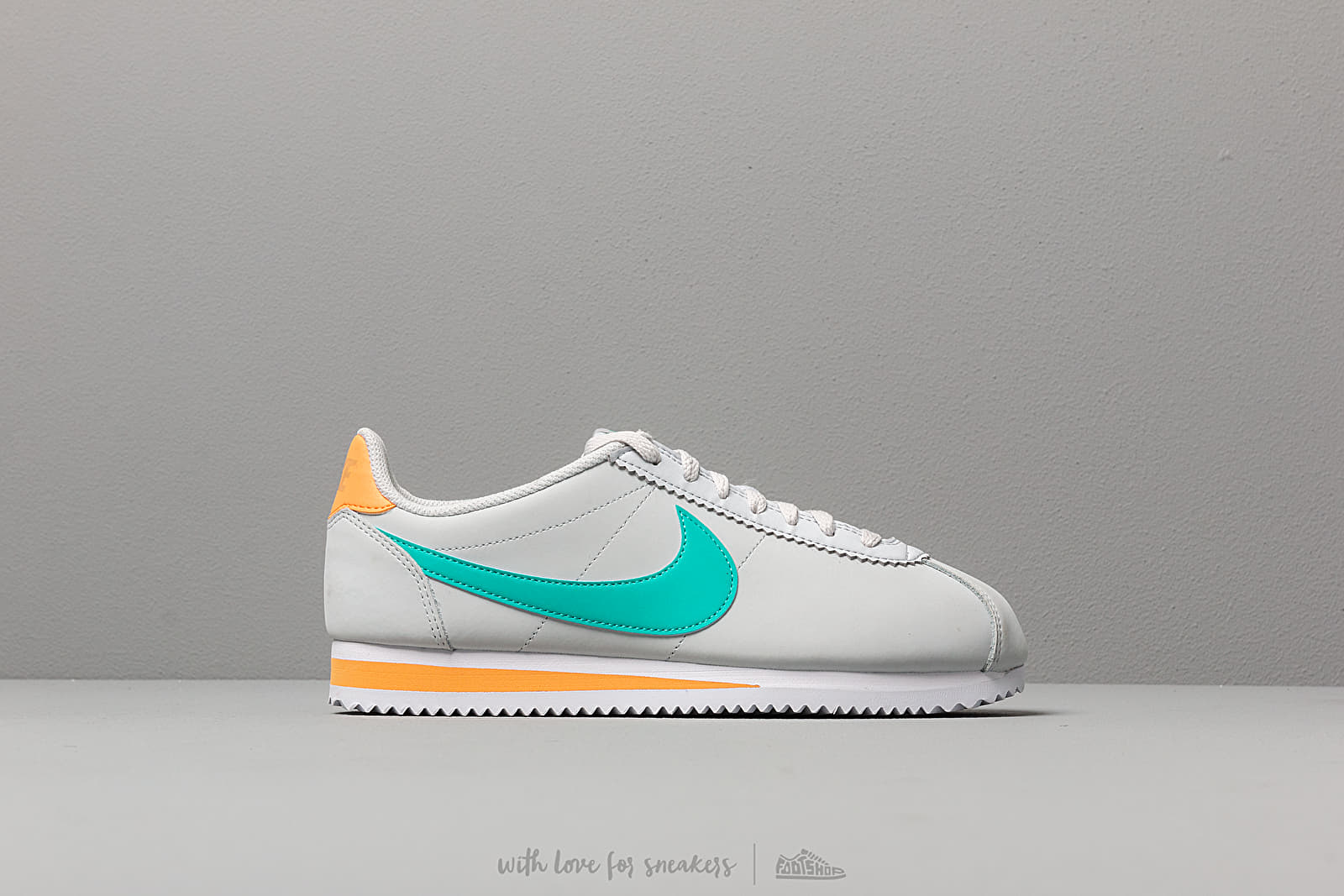Moteriška avalynė Nike Wmns Classic Cortez Leather Pure Platinum/ Hyper Jade-Fuel Orange