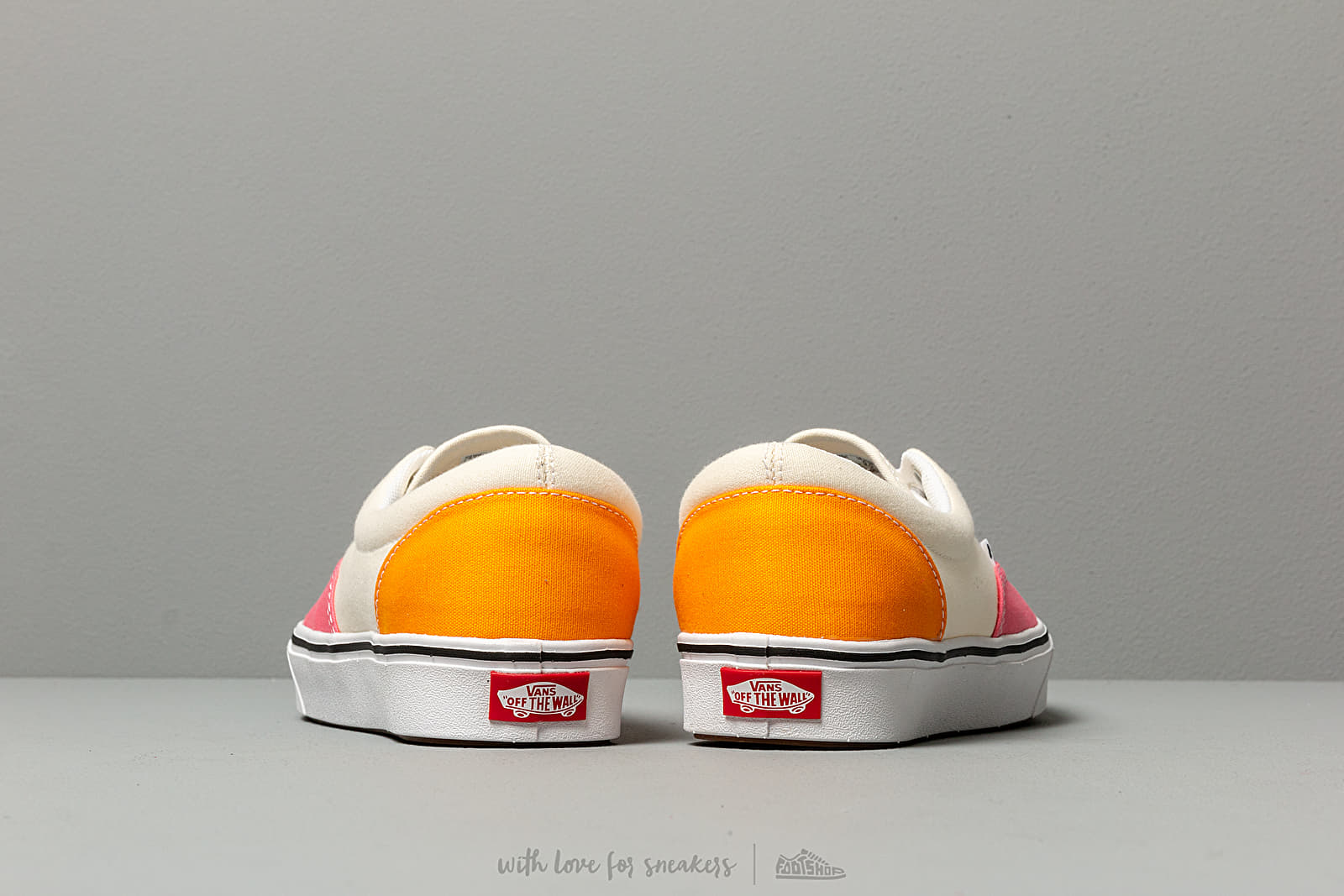 Vans comfycush era strawberry hot sale