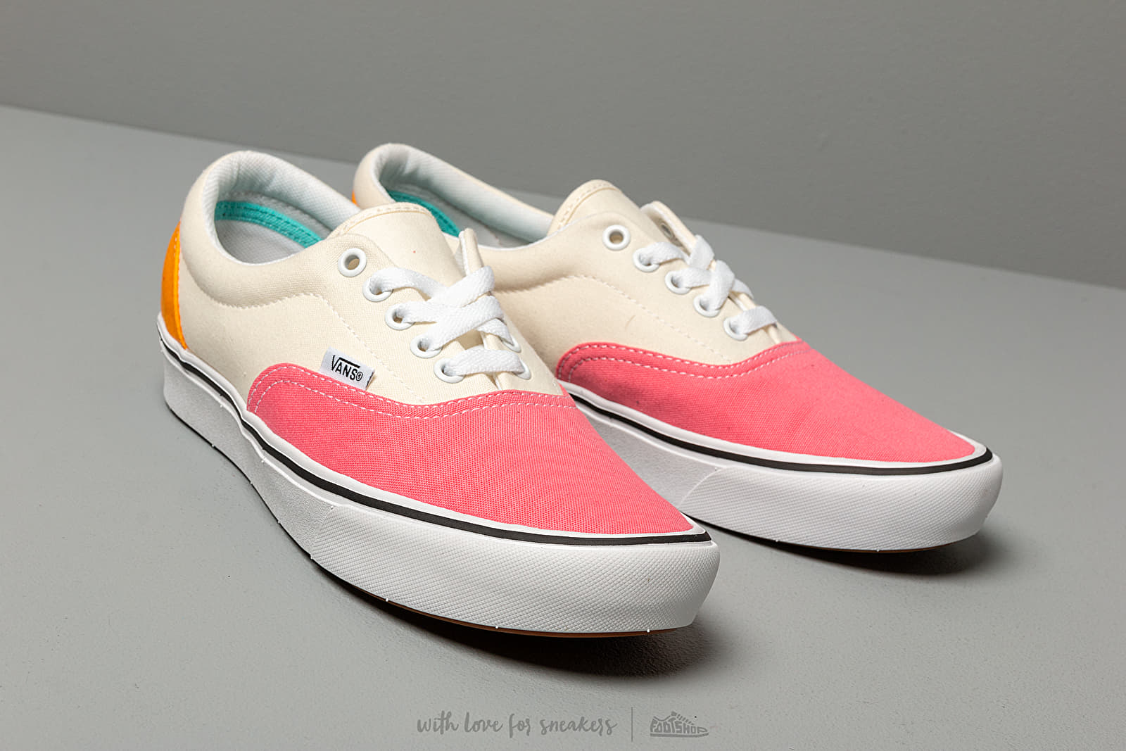 Vans deals era strawberry