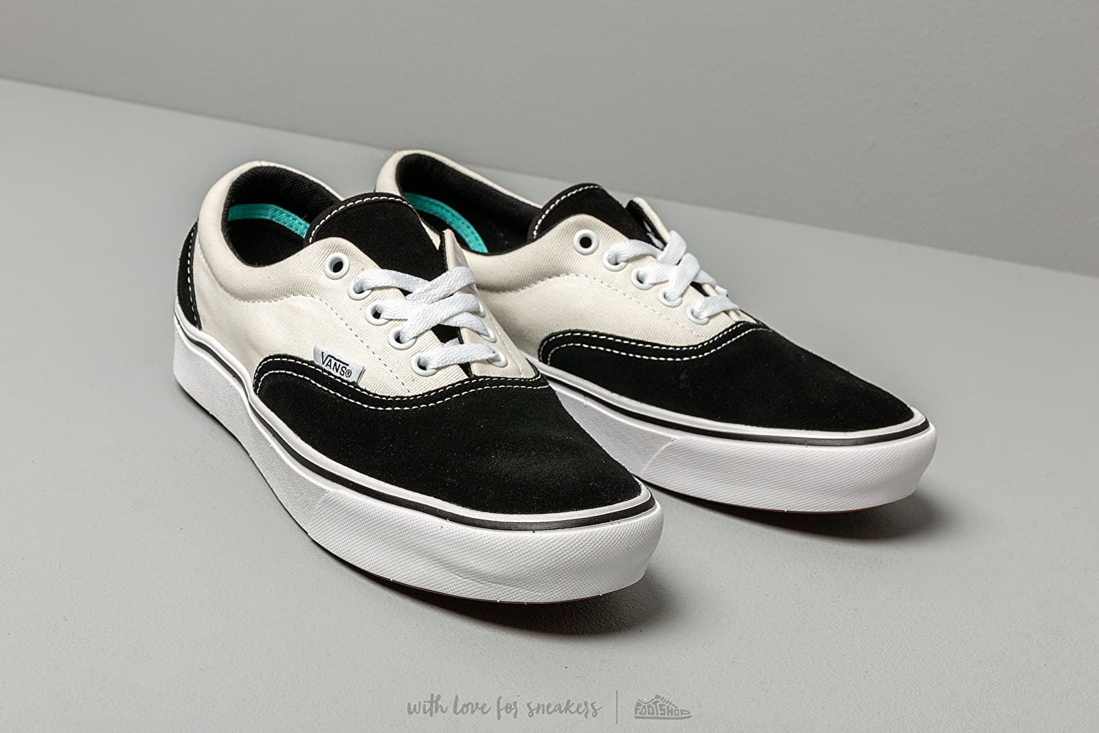 Suede and canvas outlet comfycush era shoes