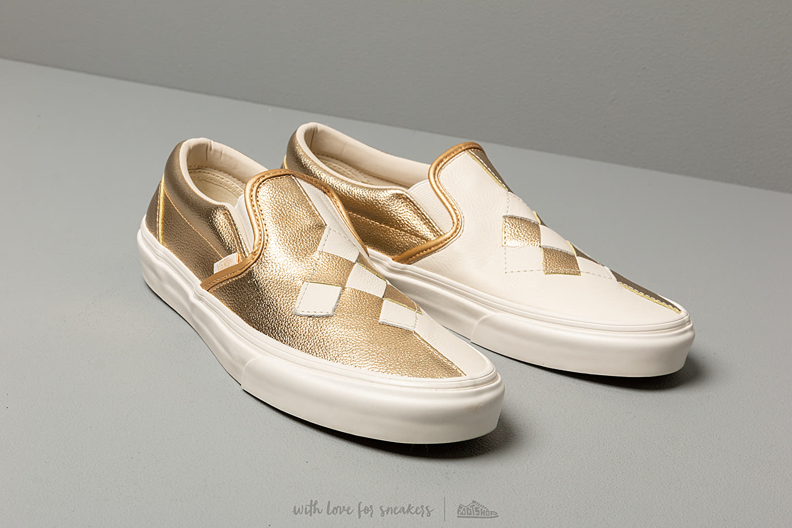 Vans classic slip top on gold