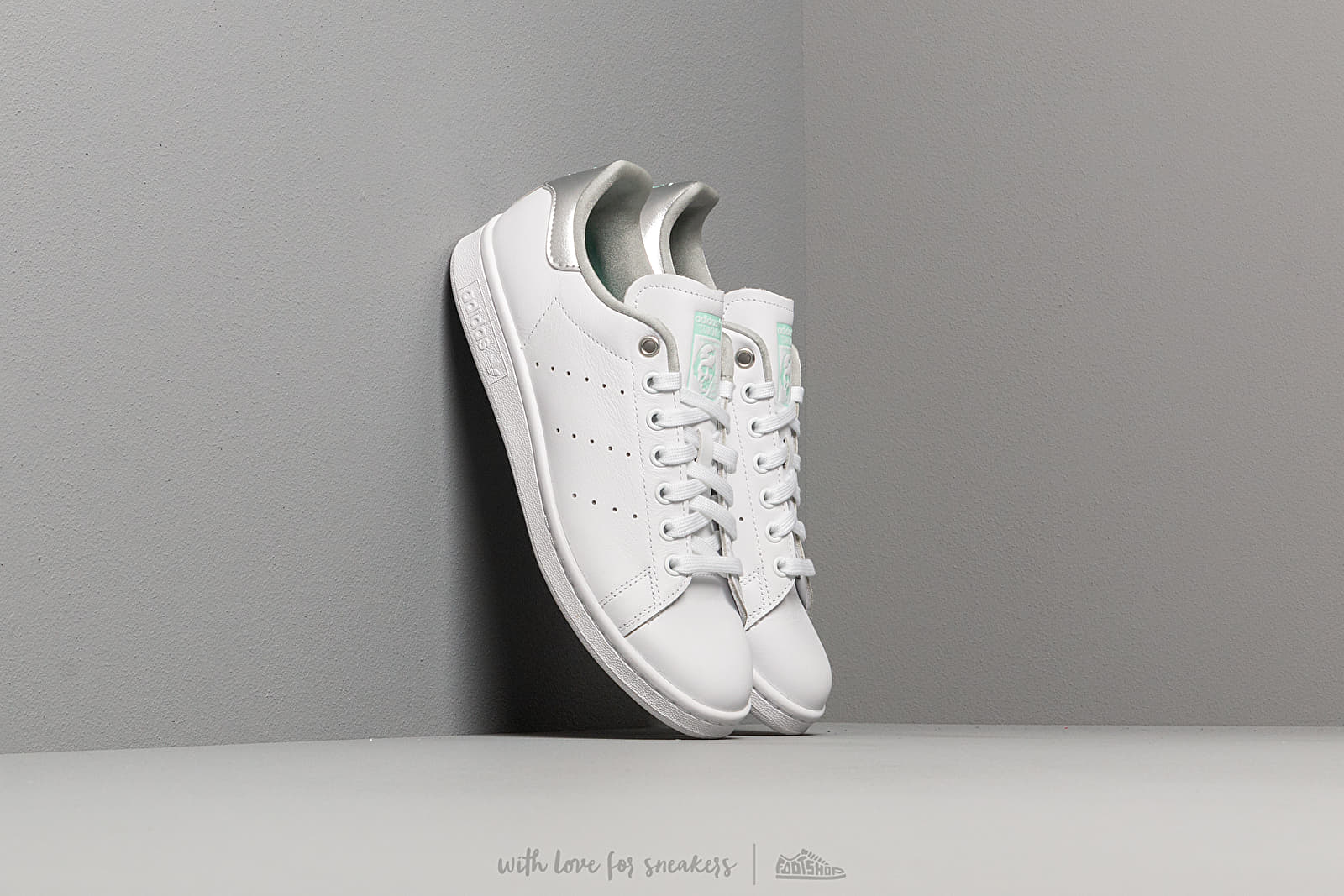 Chaussures et baskets femme adidas Stan Smith W Ftw White/ Silver Metalic/ Clear Mint
