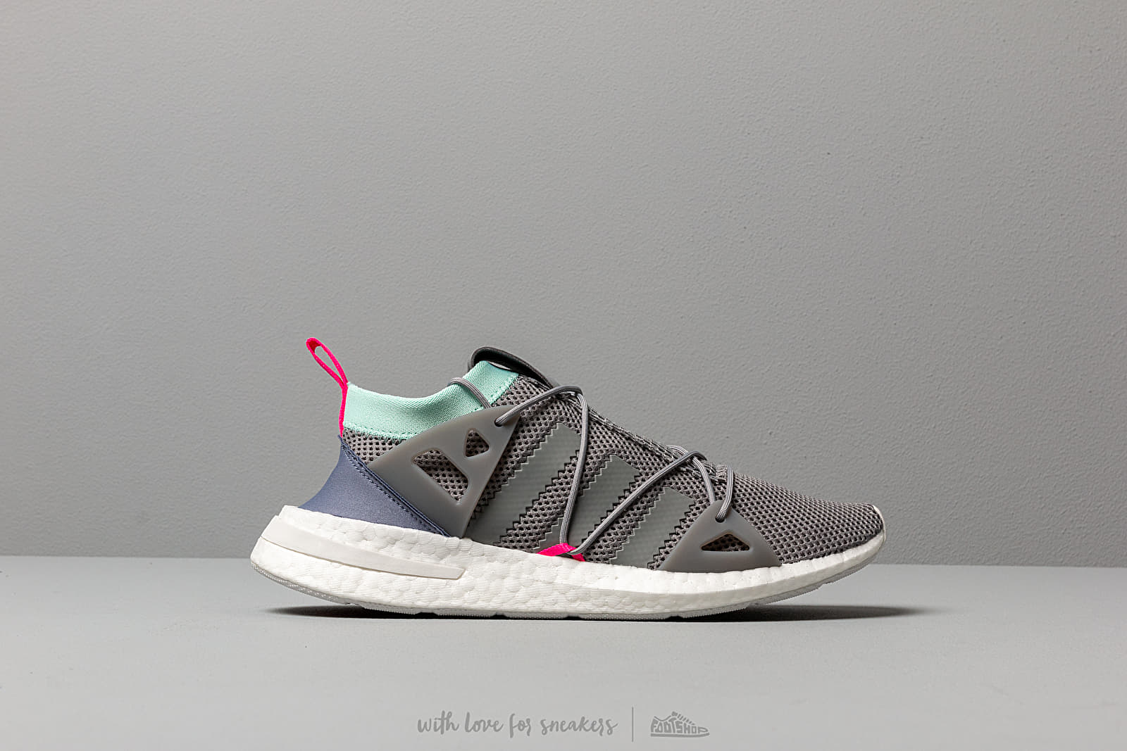 Skor för kvinnor adidas Arkyn W Grey Three/ Clear Mint/ Shock Pink
