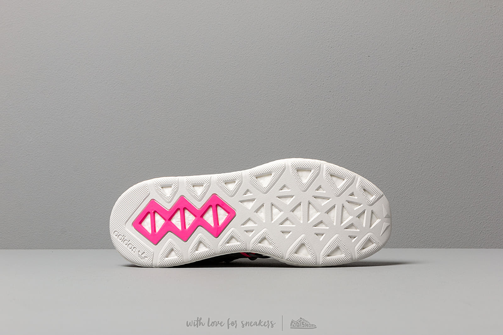 Skor för kvinnor adidas Arkyn W Grey Three/ Clear Mint/ Shock Pink