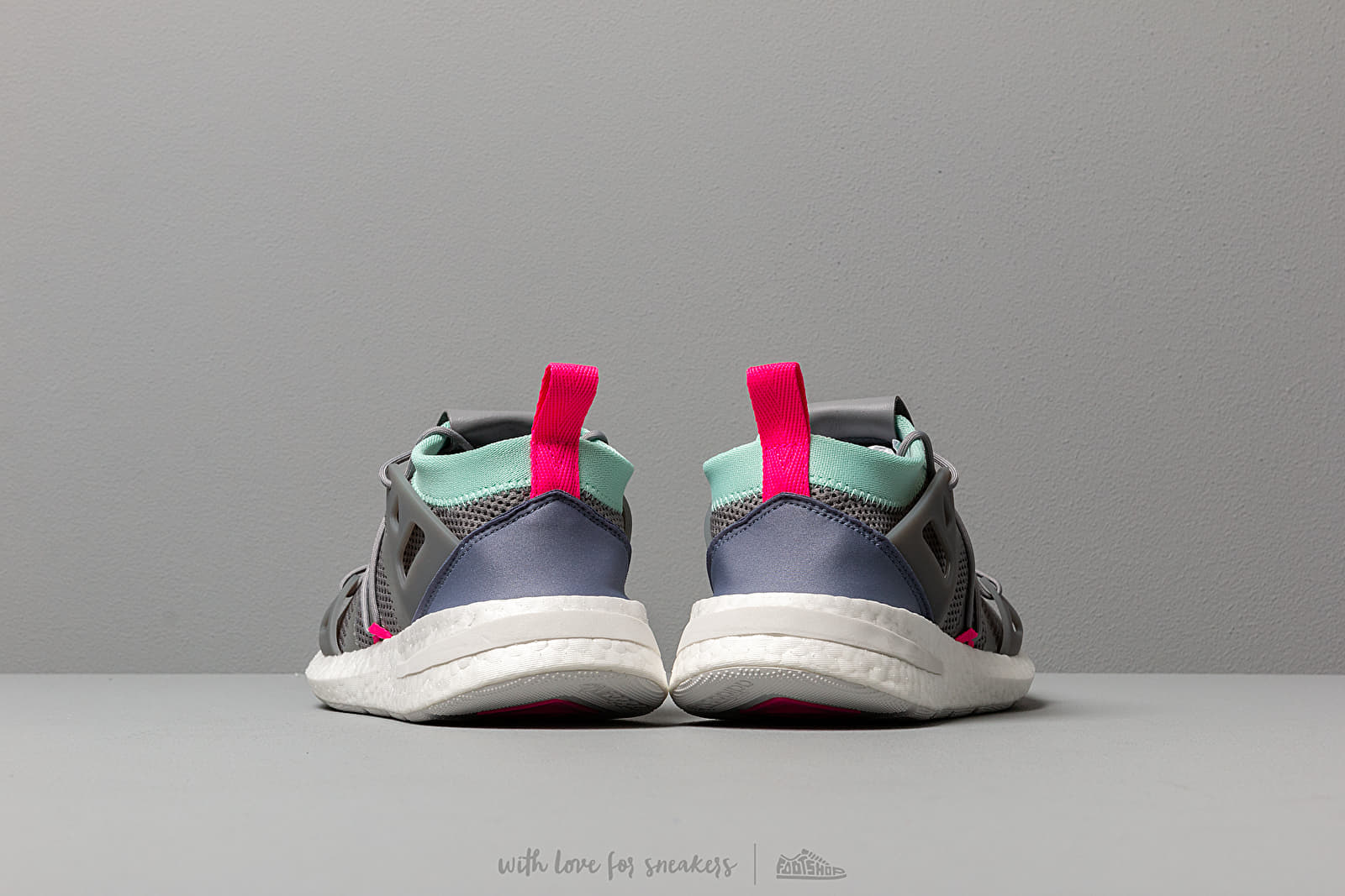 Skor för kvinnor adidas Arkyn W Grey Three/ Clear Mint/ Shock Pink