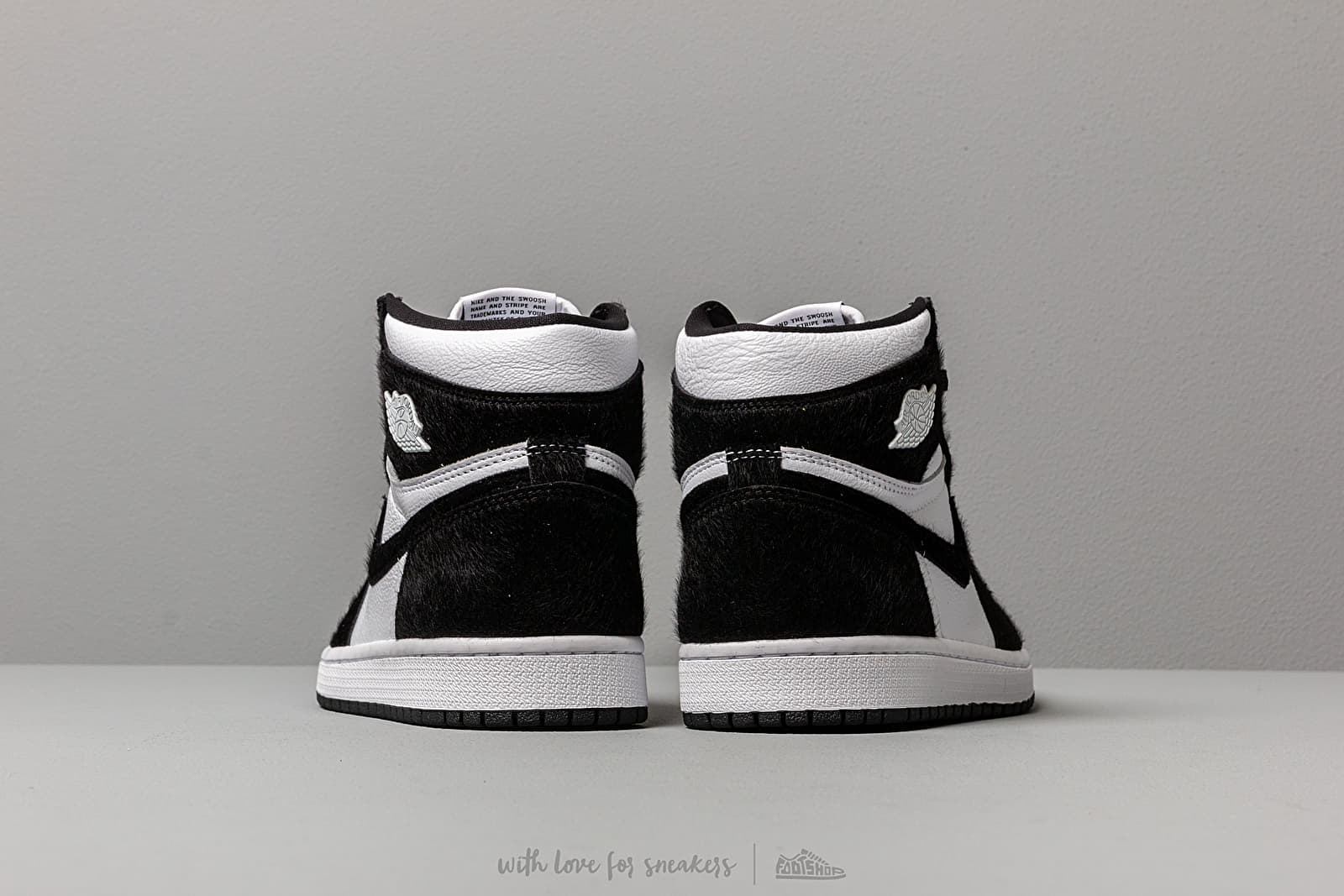 Skor för kvinnor Air Jordan WMNS 1 High Og Black/ Black-Metallic Gold-White